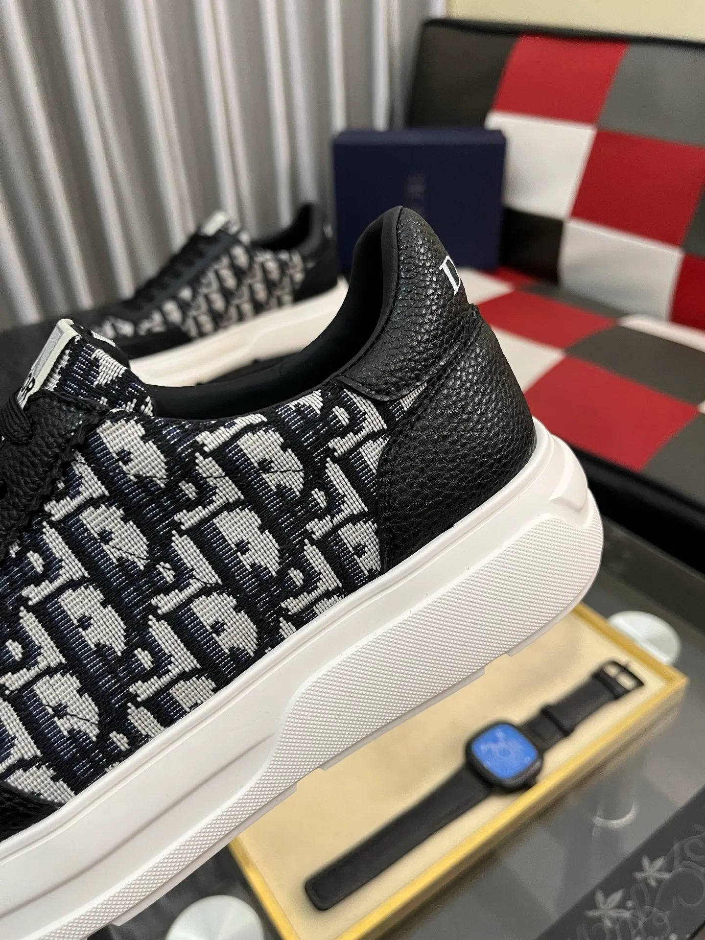 Men's shoes💰: 420⌚️⌚️[Dior] Dior's new men's genuine leather casual shoes, the highest version on the market, any comparison is welcome🆚! The original leather has excellent texture and is super high-end! Fetal sheep net lining imported from Italy, removable pad! Luxurious materials and fine workmanship, highly recommended! Code number: 38-444⃣️Color optional